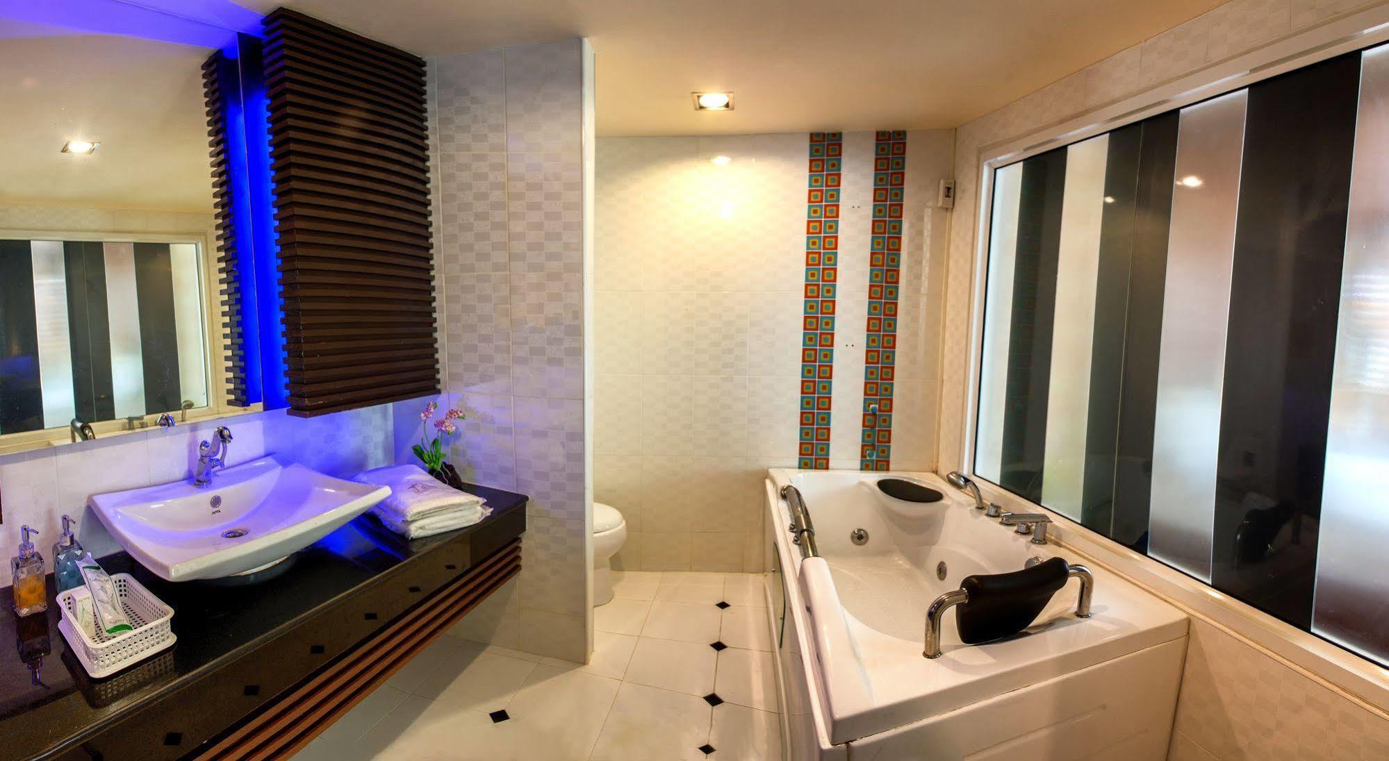 The Ring Hotel Hat Yai Buitenkant foto