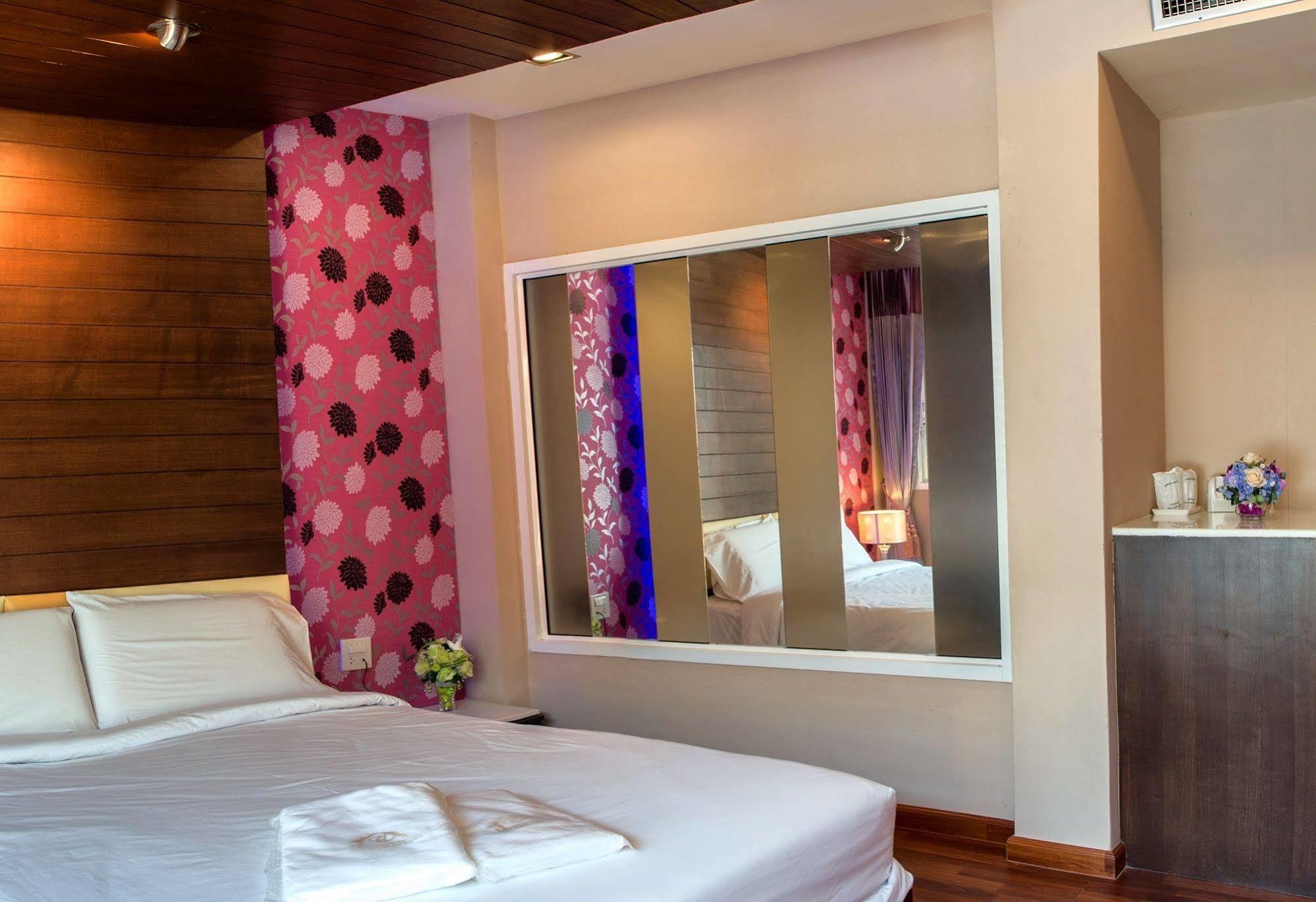 The Ring Hotel Hat Yai Buitenkant foto