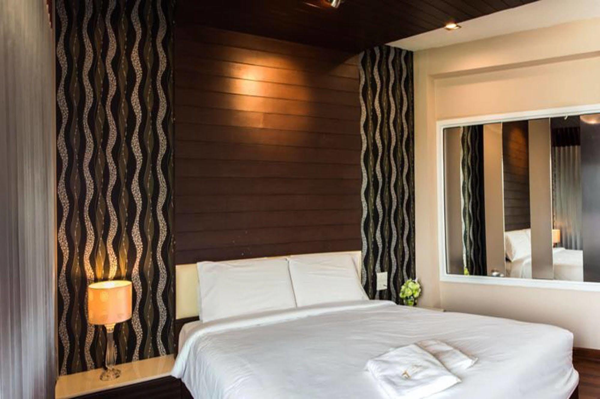 The Ring Hotel Hat Yai Buitenkant foto