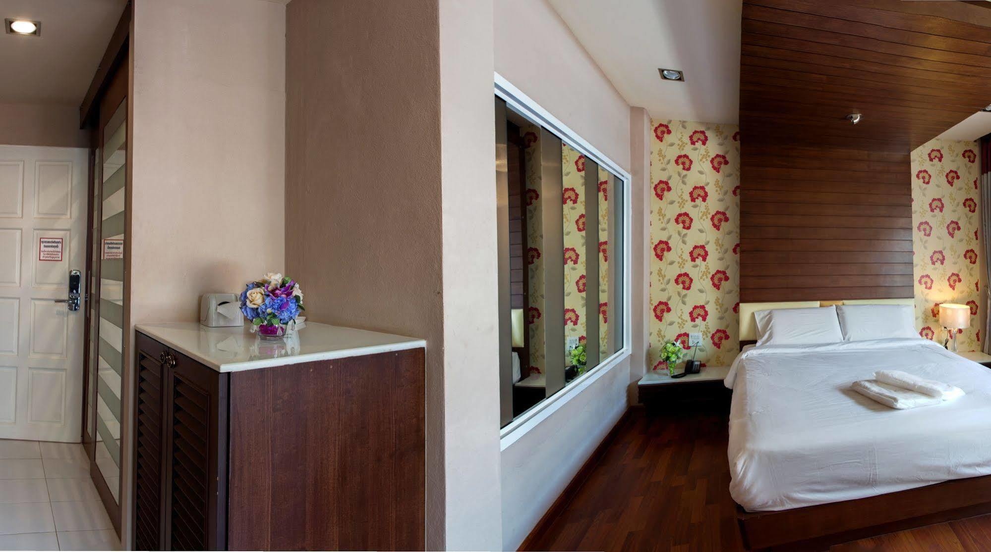 The Ring Hotel Hat Yai Buitenkant foto