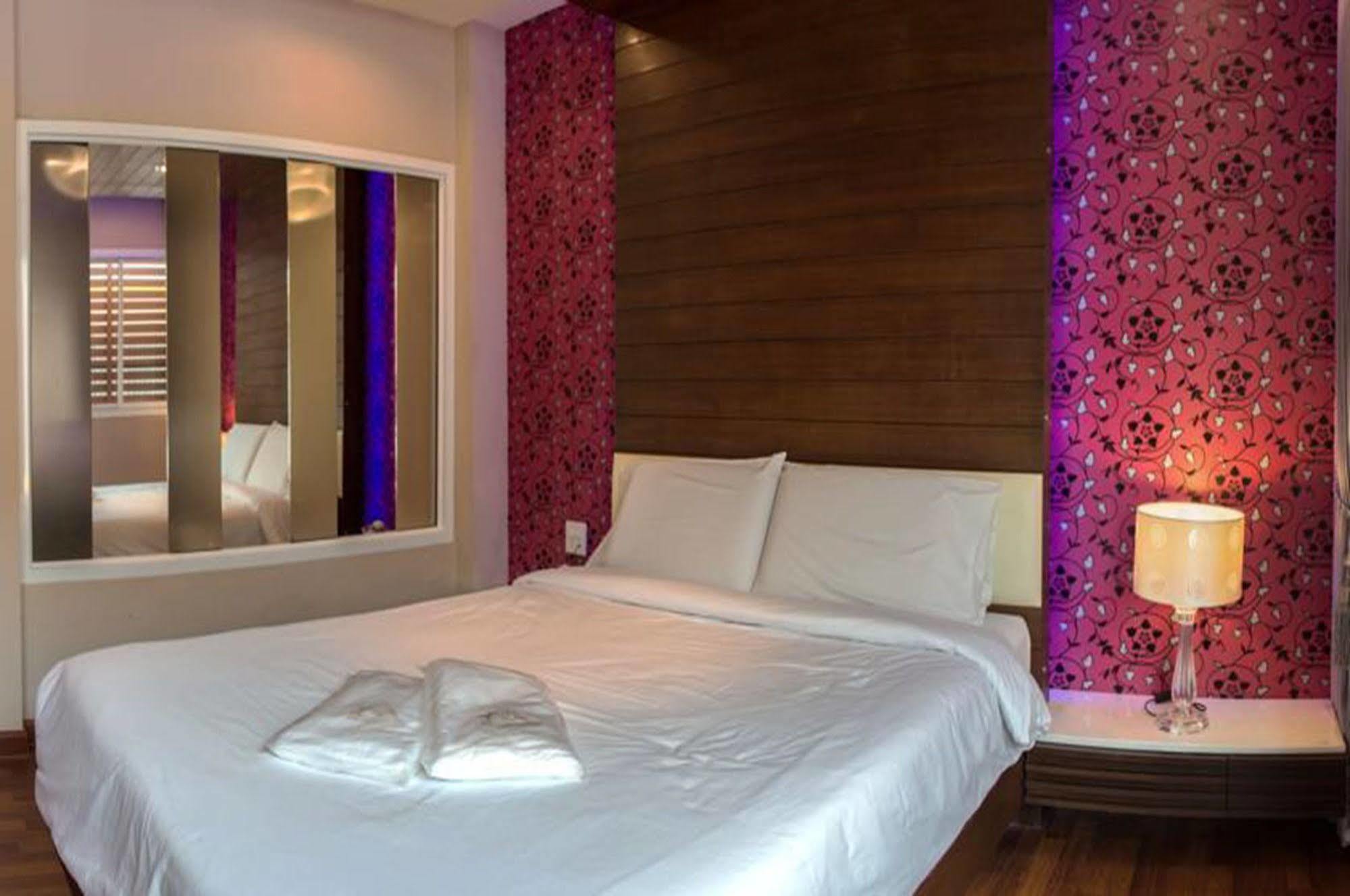 The Ring Hotel Hat Yai Buitenkant foto
